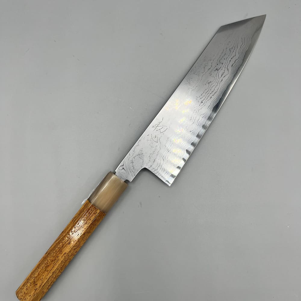 Hatsukokoro Komorebi damascus bunka 180mm couteau entier